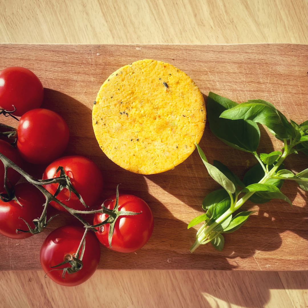 SERio – plant-based cheese with tomato and basil 150g